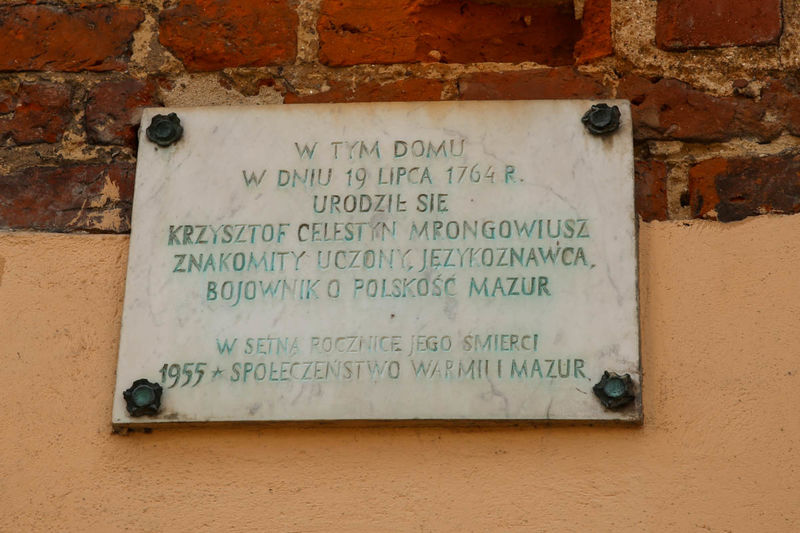 Tablica pamiątkowa na domu Mrongowiusza w Olsztynku