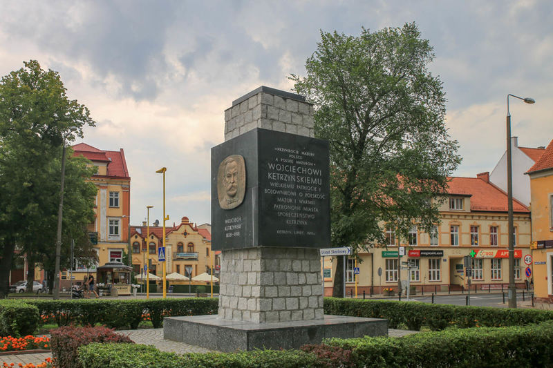 !Pomnik na cześć Wojciecha Kętrzyńskiego w Kętrzynie