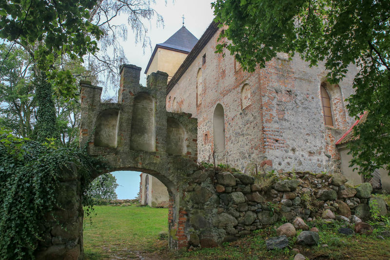 !Kościół (zamek) w Bezławkach