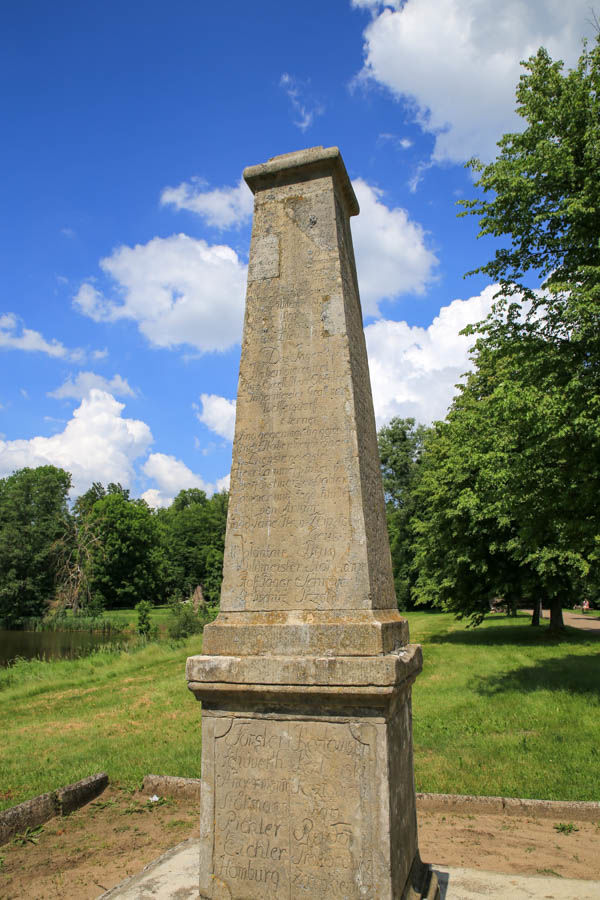 Obelisk ustawiony na pamiątkę polowania Augusta III Sasa - Białowieża