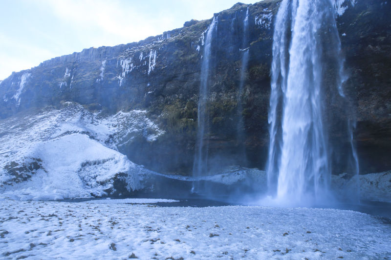 !Wodospad Seljalandsfoss zimową porą (Islandia)