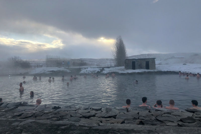 Sekretne laguna (Secret Lagoon) gorące źródła na Islandii zimą