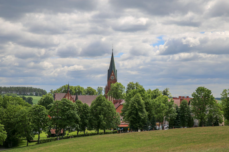 Widok na sanktuarium maryjne w Gietrzwałdzie