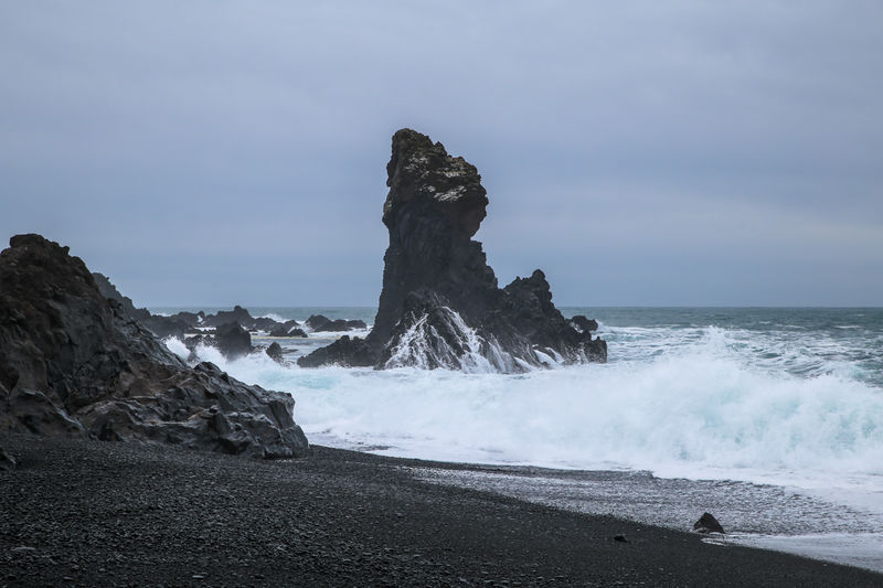 Czarna plaża Djúpalónssandur - Islandia