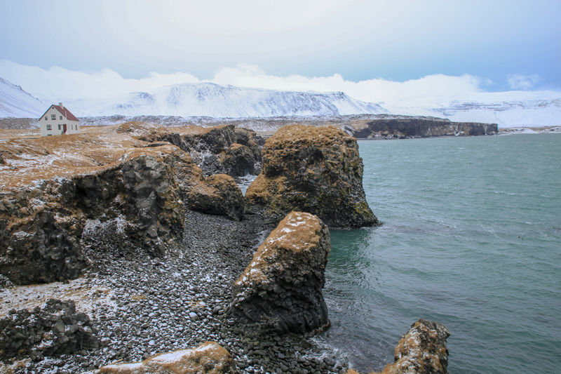 Formacje skalne w okolicy miasteczka Arnarstrapi, Islandia