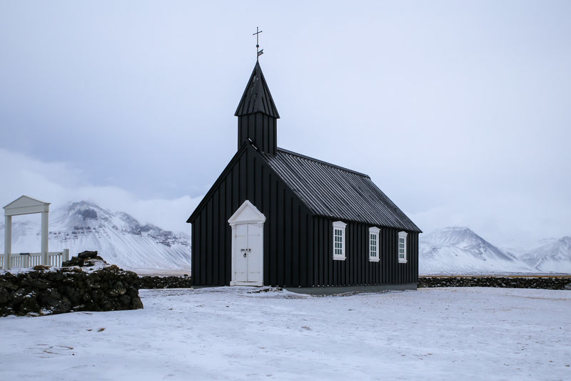 !Czarny kościół Búðakirkja - Islandia