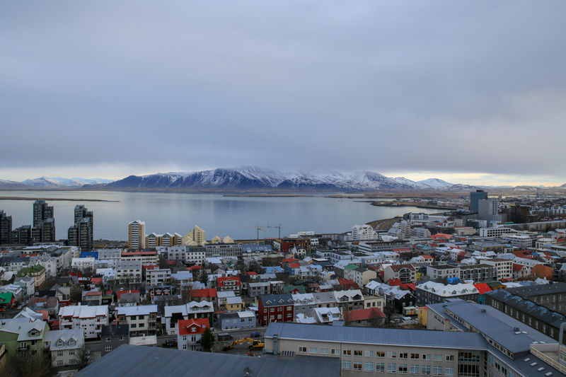 Widok z dzwonnicy kościoła Hallgrímskirkja w Reykjaviku