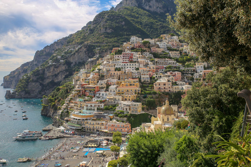 Atrakcje Włoch - widok na Positano podczas zejścia ze Ścieżki Bogów