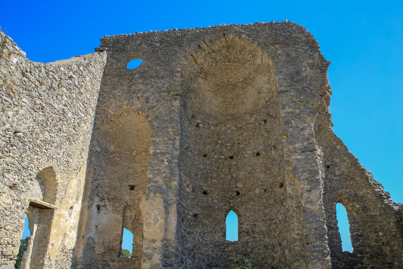 Ruiny Bazyliki św. Eustachego w Pontone, koło Amalfi