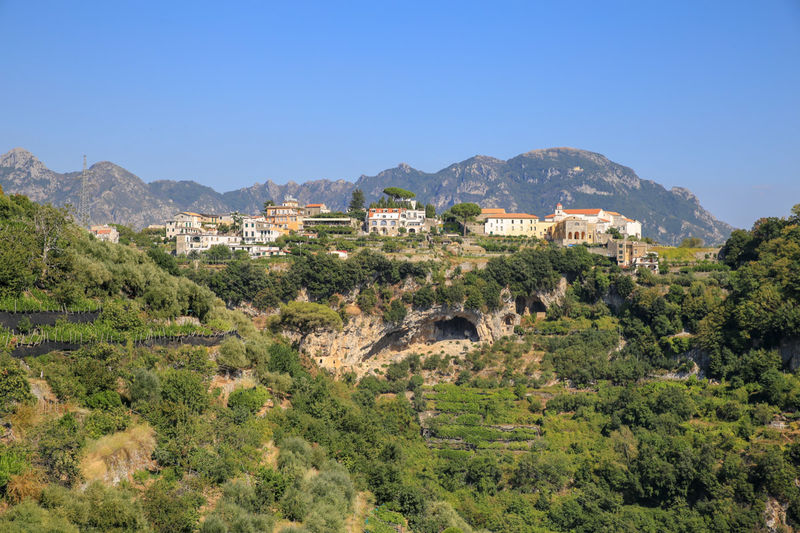 Widok z ruin Bazyliki św. Eustachego w Pontone, koło Amalfi