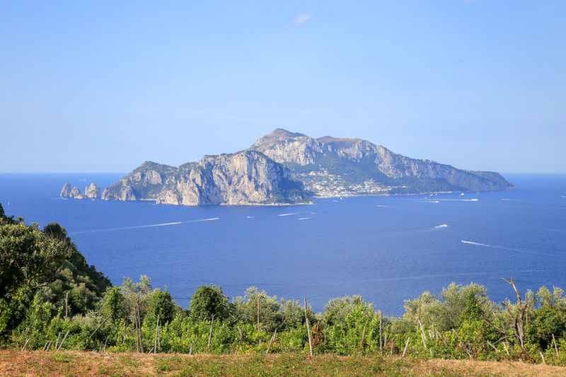 Widok z Termini na wyspę Capri