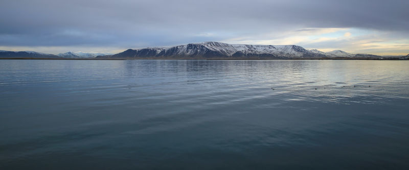 Spacer po Reykjaviku i widok na łańcuch górski