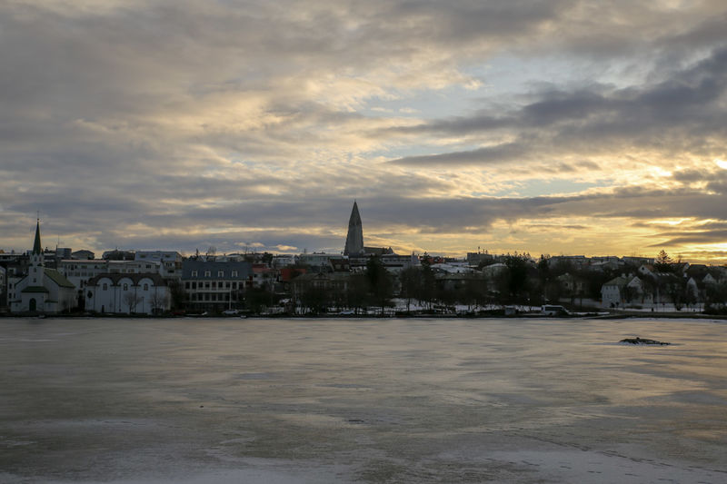 Jezioro Tjörnin - Reykjavik