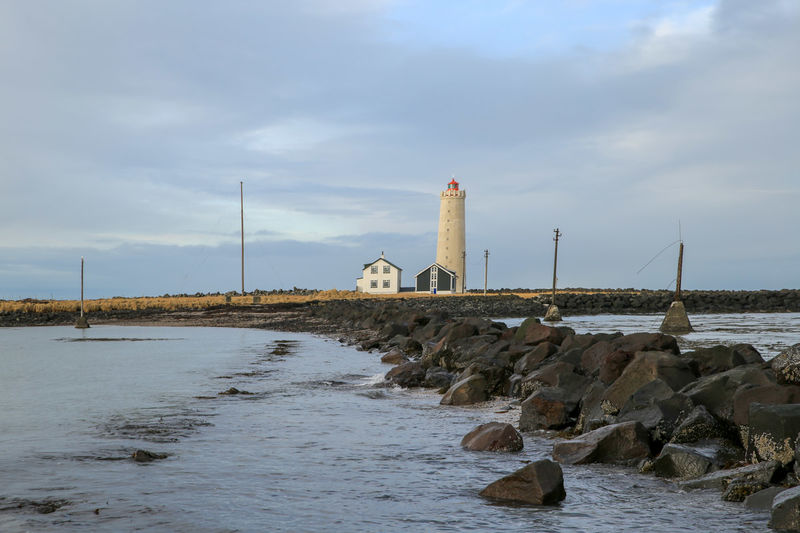 Widok na latarnię morską Grotta (Reykjavik)