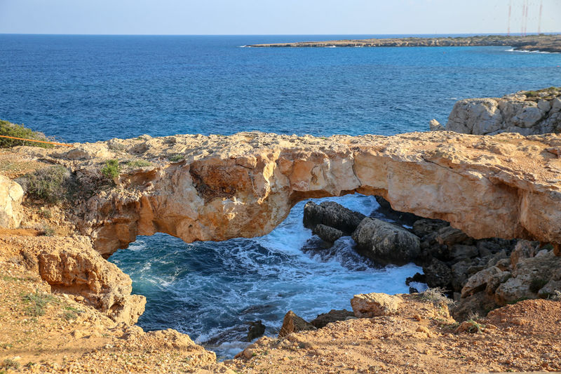 Most skalny Kamara Tou Koraka ('Łuk Wron') - Spacer po Cape Greco - Cypr