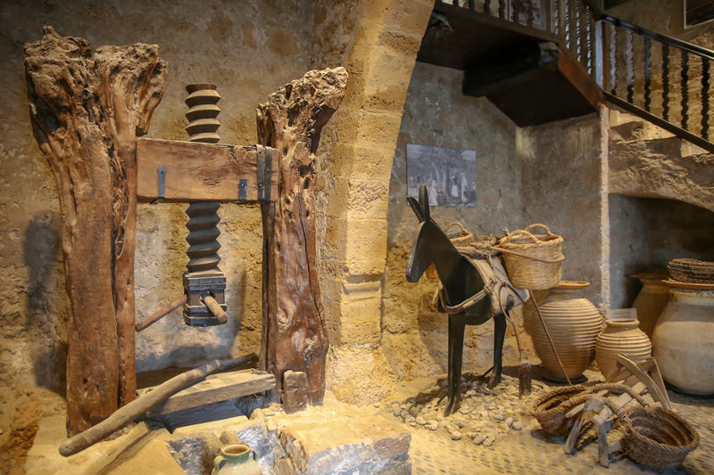 Kyrenia - muzeum w dawnym magazynie - Carob Store and Cyprus House (Harup ambarı ve Kıbrıs Evi)
