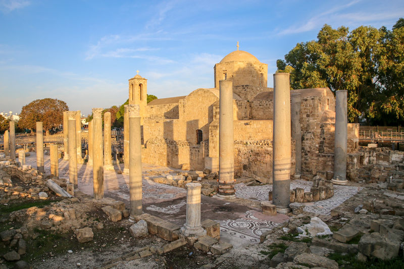 Pafos - kościół Agia Kyriaki i ruiny wczesnochrześcijańskiej bazyliki Chrysopolitissa