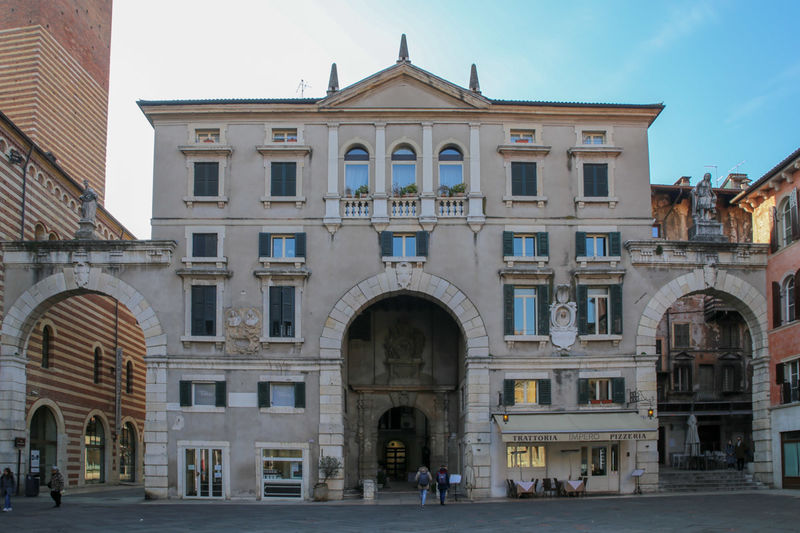 Palazzo Domus Nouva przy placu Piazza dei Signori w Weronie