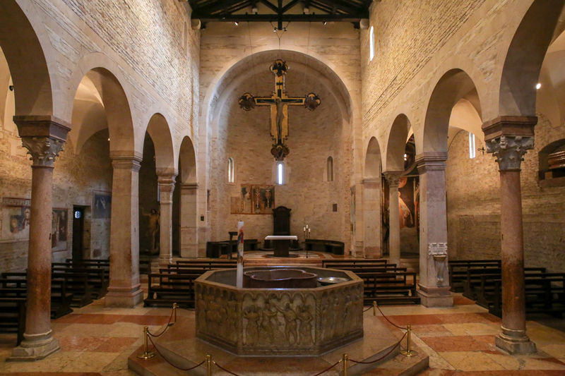 !Katedra w Weronie - baptysterium San Giovanni in Fonte
