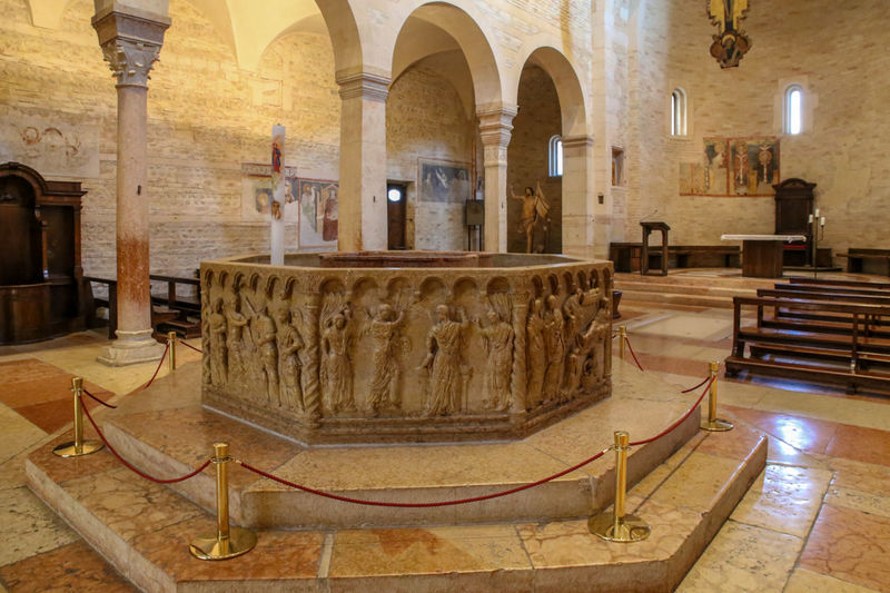 !Katedra w Weronie - baptysterium San Giovanni in Fonte