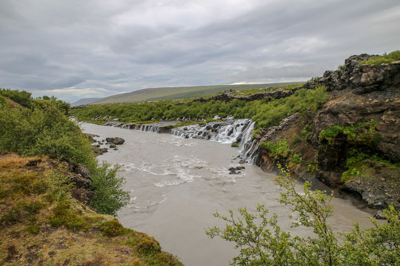 !Wodospad Hraunfossar (Islandia)