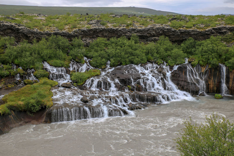 Wodospady Hraunfossar