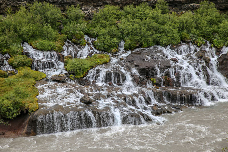 !Wodospad Hraunfossar (Islandia)