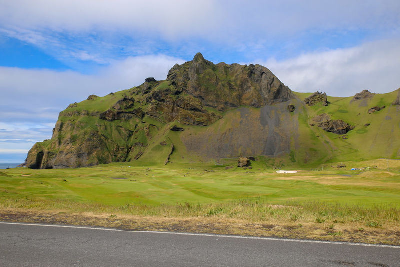 Dolina Herjólfsdalur i Skała Słonia (Halldórsskora) - wyspa Heimaey, Islandia