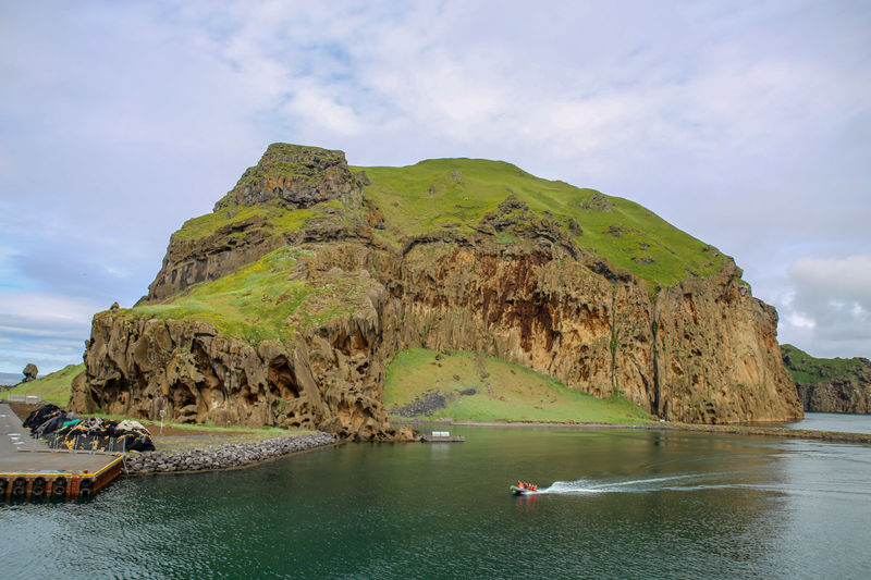 Heimaklettur (Skała Domowa - wyspa Heimaey (Islandia)