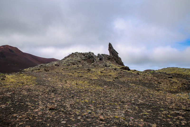 Podczas spaceru na wulkan Eldfell na wyspie Heimaey (Islandia)