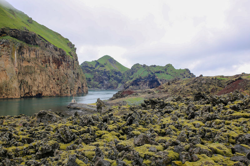 Powulkaniczny krajobraz wyspy Heimaey