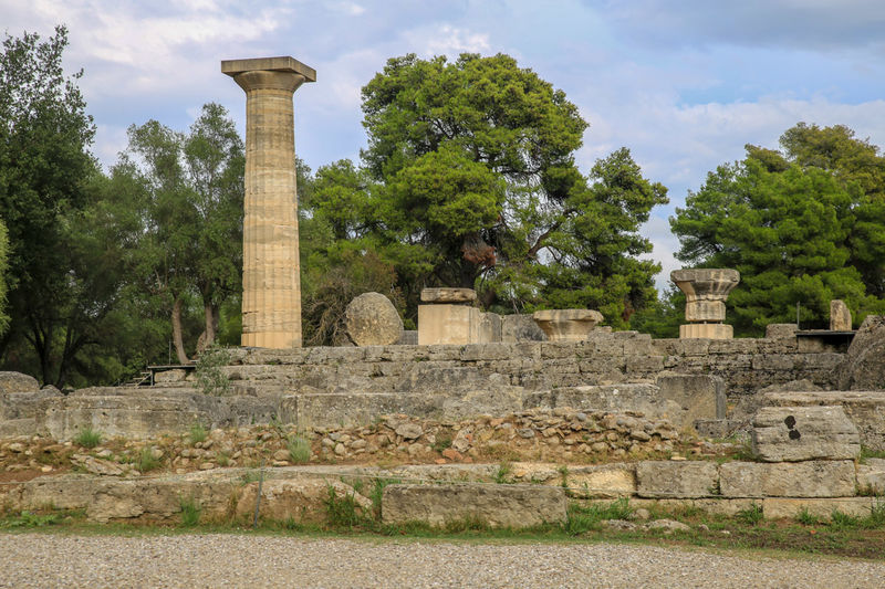 !Świątynia Zeusa - stanowisko archeologiczne w Olimpii (Peloponez, Grecja)