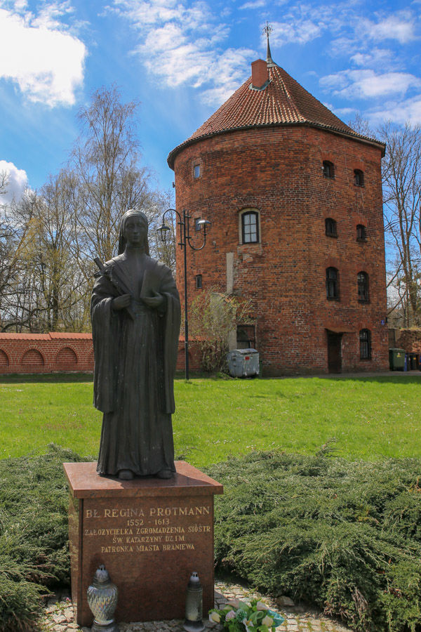 Pomnik Reginy Protmann w Braniewie 