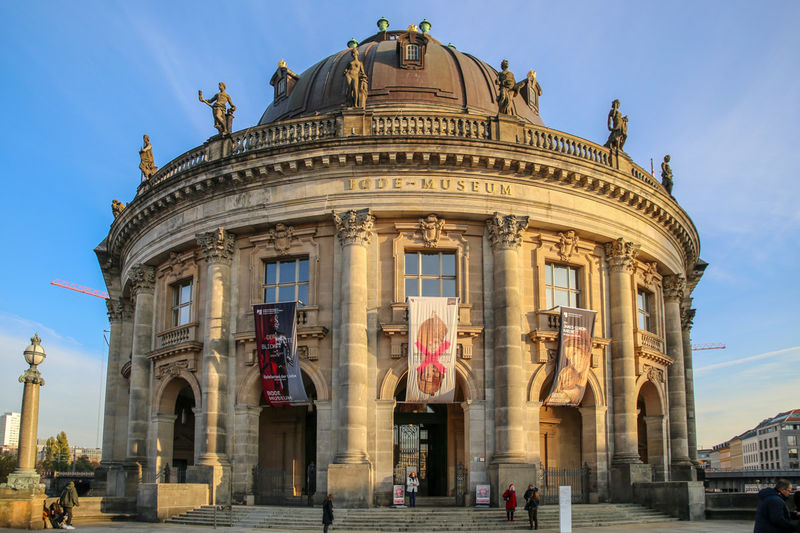 !Muzeum im. Bodego (Bodemuseum) - Wyspa Muzeów w Berlinie
