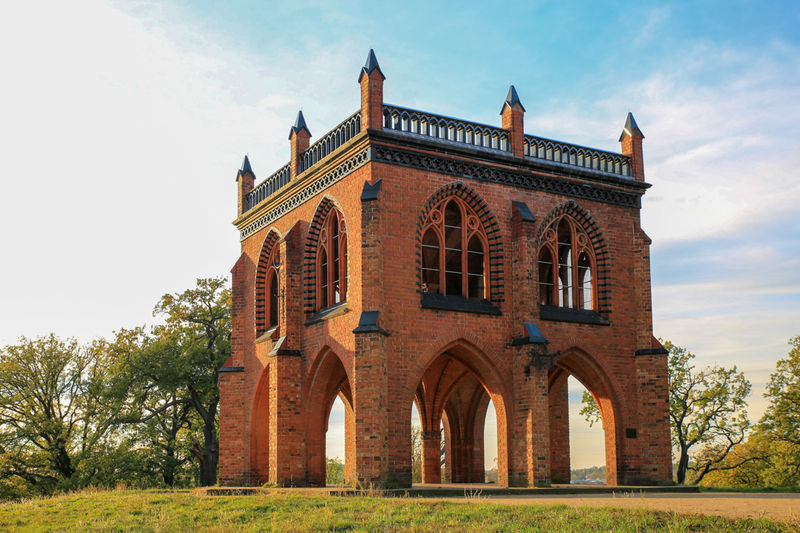 Gotycki gmach sądu (Gerichtslaube) - Park Babelsberg w Poczdamie