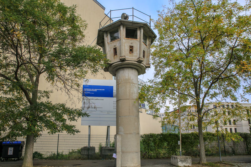 Wieżyczka strażnicza na tyłach Placu Lipskiego (Berlin - śladami Muru Berlińskiego)