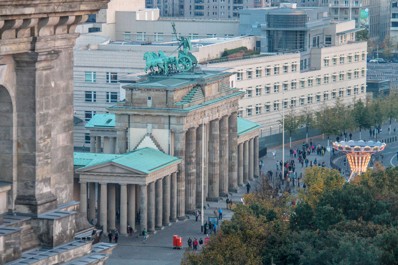 Reichstag - podczas zwiedzania (Berlin) - widok na Bramę Brandenburską