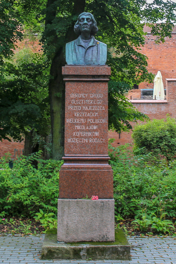 popiersie Mikołaja Kopernika - Olsztyn