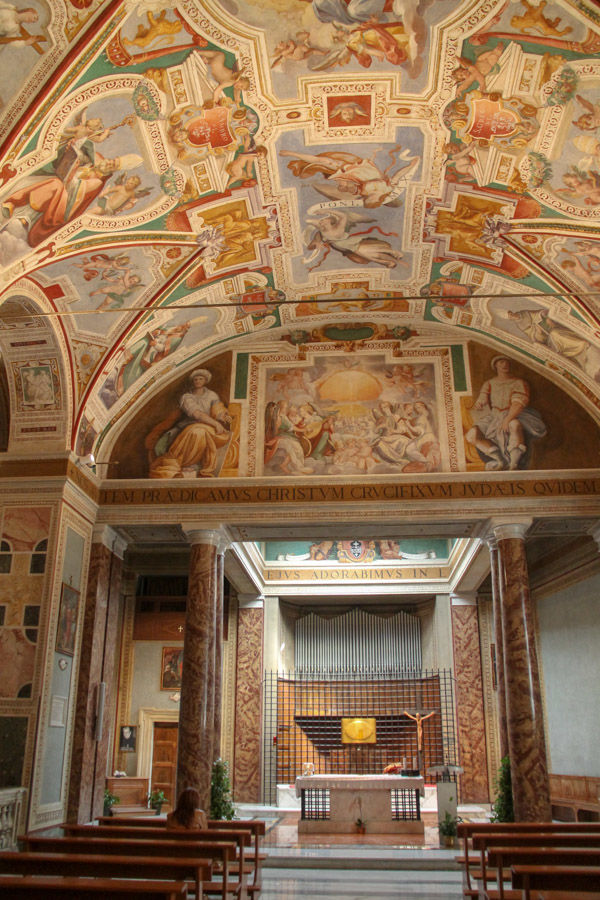 Kaplica przed wejściem do kaplicy św. Wawrzyńca Sancta Sanctorum - Rzym