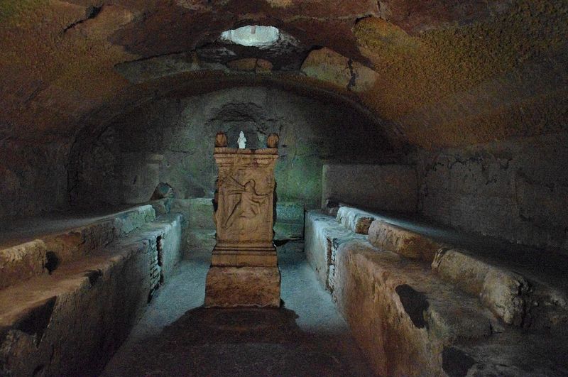 !Mitreum w podziemiach Bazyliki św. Klemensa w Rzymie   ///  źródło: commons.wikimedia.org; licencja: CC BY-SA 3.0; autor: Ice Boy Tell