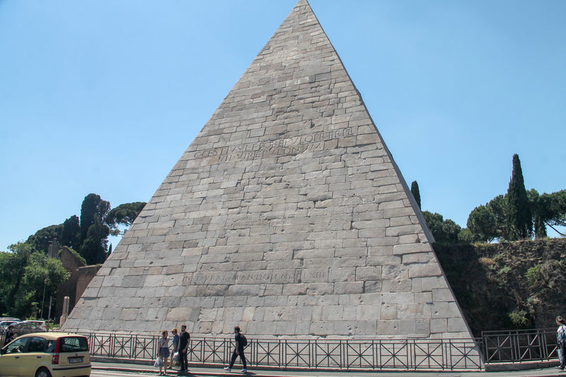 !Piramida Cestiusza w Rzymie