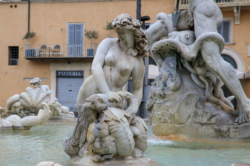 Fontanna Neptuna - Piazza Navona w Rzymie (fontana del Nettuno)
