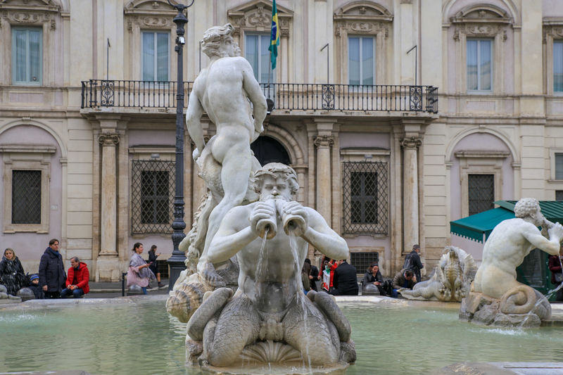 !Fontanna Maura - Piazza Navona w Rzymie (fontana del Moro)