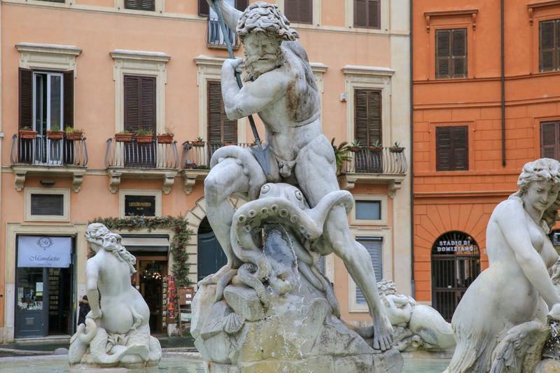 !Fontanna Neptuna - Piazza Navona w Rzymie (fontana del Nettuno)