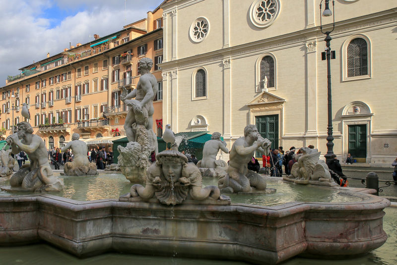 !Fontanna Maura - Piazza Navona w Rzymie (fontana del Moro)