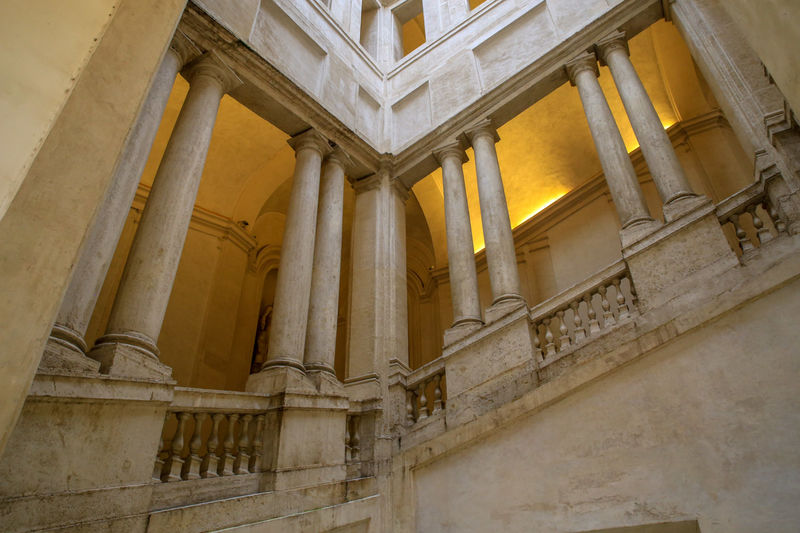 Pałac Barberinich w Rzymie (Galleria Nazionale d'Arte Antica - Muzeum Narodowe Sztuki Dawnej) - schody projektu Berniniego