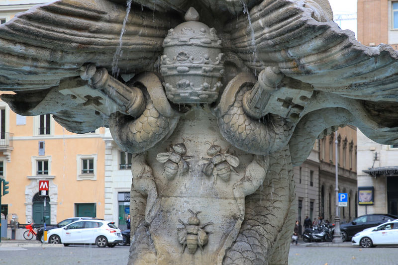 Fontanna Trytona (Fontana del Tritone) w Rzymie