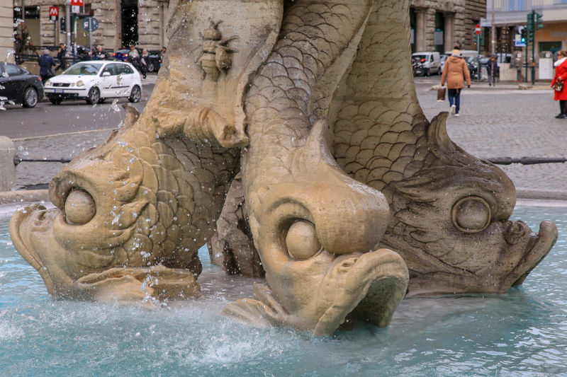 Fontanna Trytona (Fontana del Tritone) w Rzymie