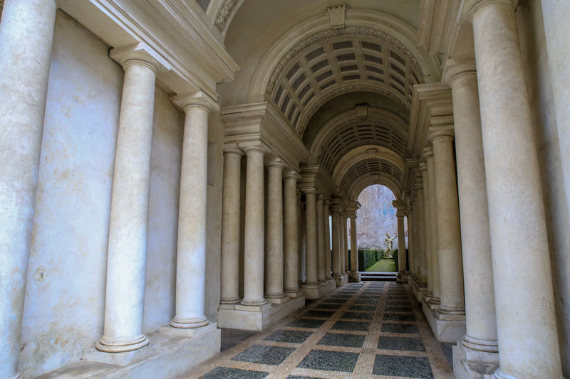 !Galeria Spada w Rzymie - Galeria Borrominiego