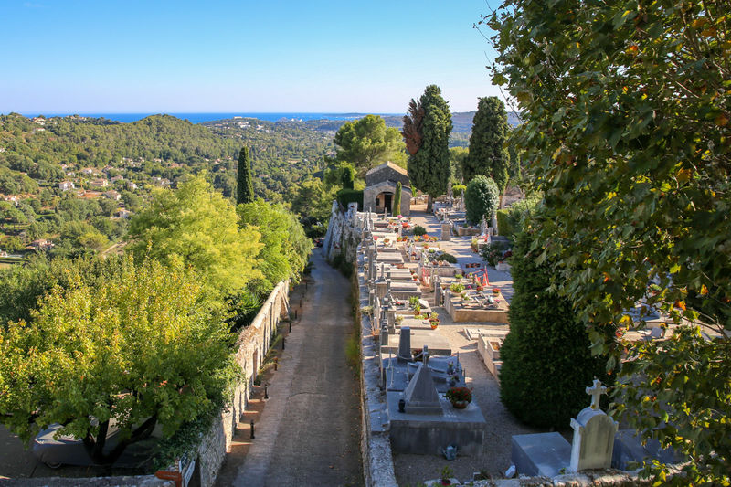 !Widok na cmentarz miejski w Saint-Paul-de-Vence